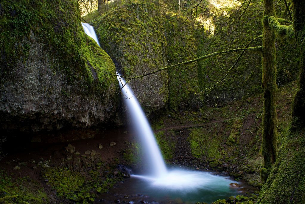 Ponytail Falls hiking in the Columbia river gorge